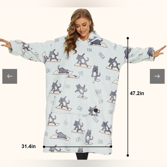 NWOT Three poodle extra long blanket hoodie in cat yoga print - Picture 3 of 8